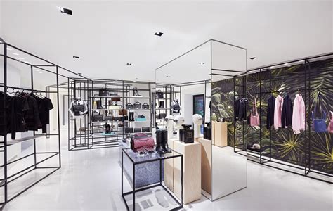 party chanel via del babuino|New Chanel Pop Up Boutique In Rome – eXtravaganzi.